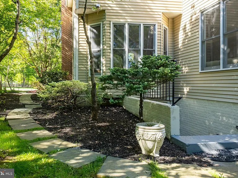 4705 Rippling Pond Dr — Photo 6