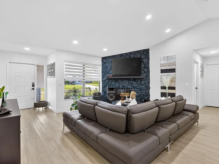 481 SW Aster Rd — Photo 8
