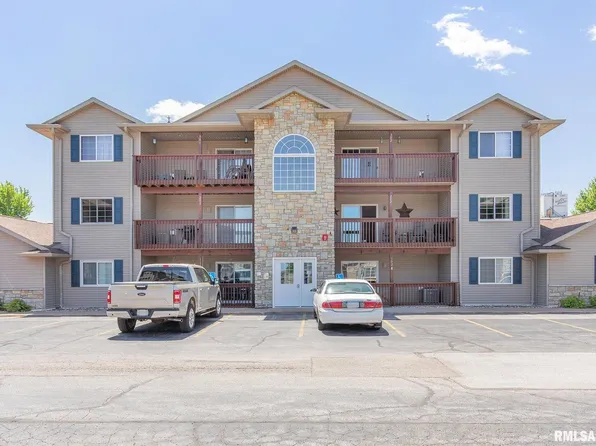 205 E Price St Unit 302, Eldridge, IA 52748