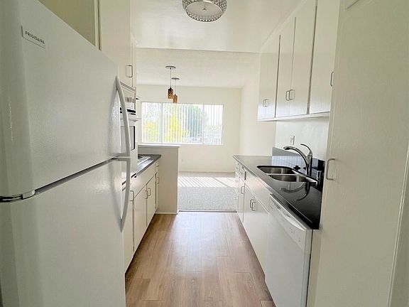 5th image of 801 S Lucerne Blvd APT 406