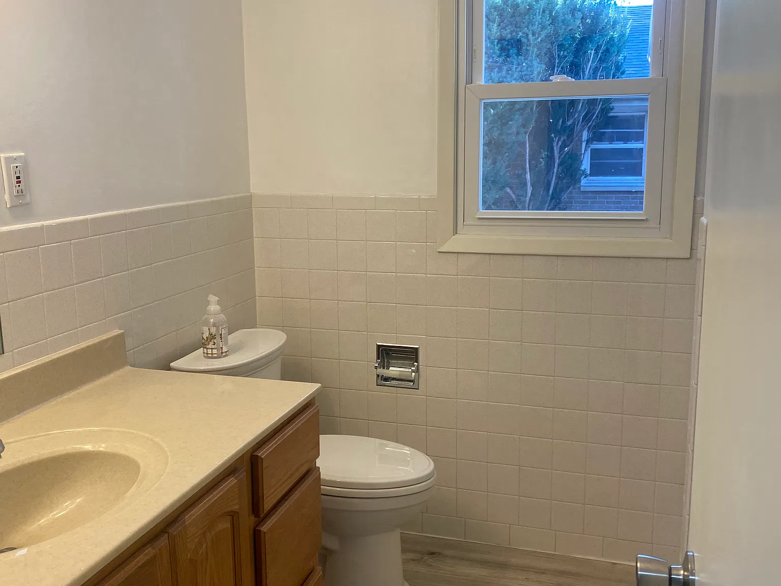 3 bed, 1232 sqft, $2,300 — Photo 4