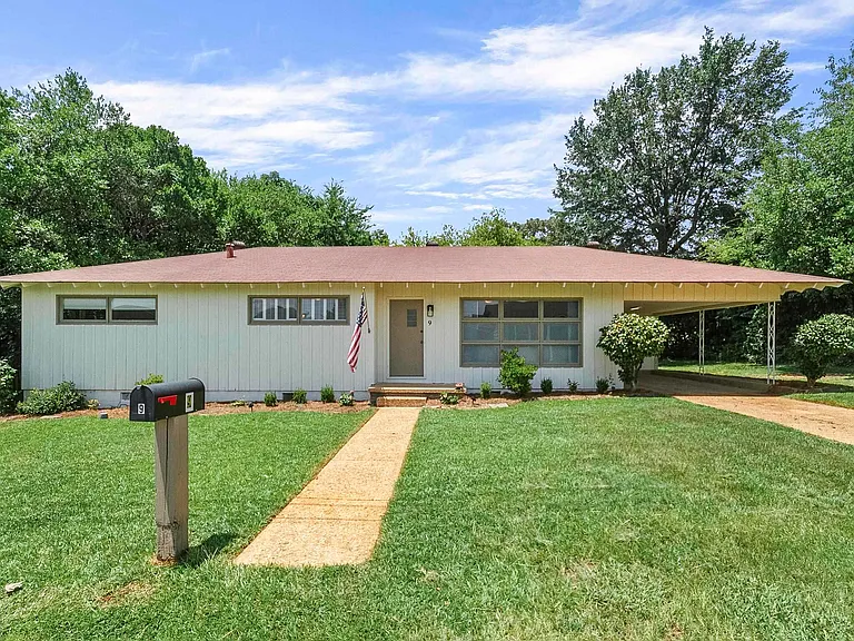 9 Rhonda Dr — Photo 1