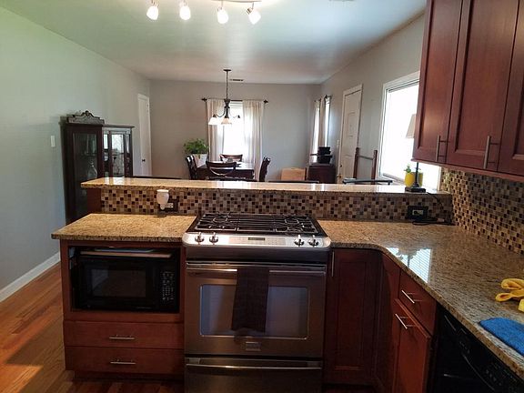 3rd image of 5057 Chateau Ave