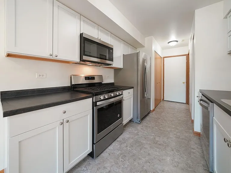 513 East Ave — Photo 2