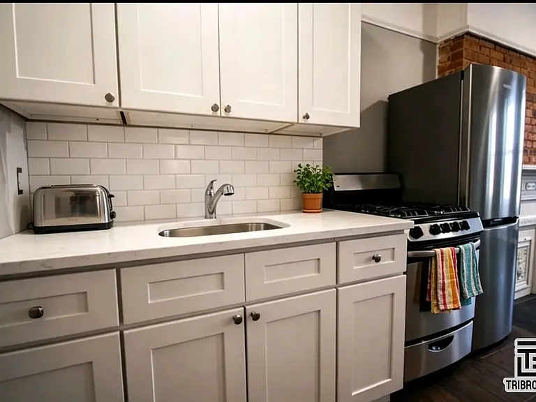 962 Greene Ave #3R — Photo 2