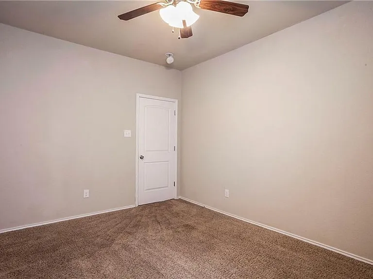 323 French Ave — Photo 2