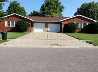 2100 Austin Dr, Springfield, IL 62704