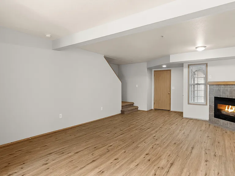 2 Bedroom 2 1/2 Bathroom w/ Garage 2 Bedroom 2 1/2 Bathroom w/ Garage
