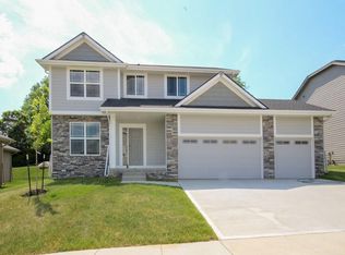 1422 S 7th St, Adel, IA 50003