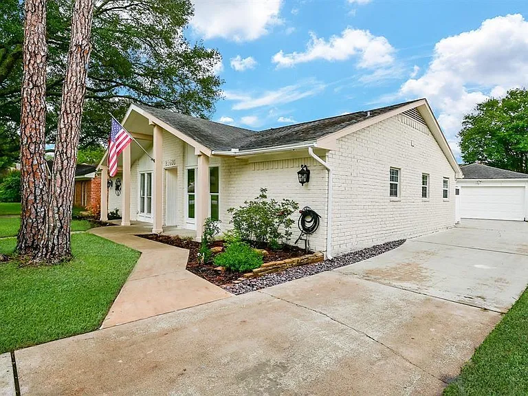 21435 Park Villa Dr — Photo 2