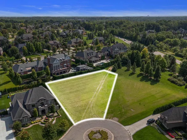 2939 Croftshire Ct, Rochester, MI 48306