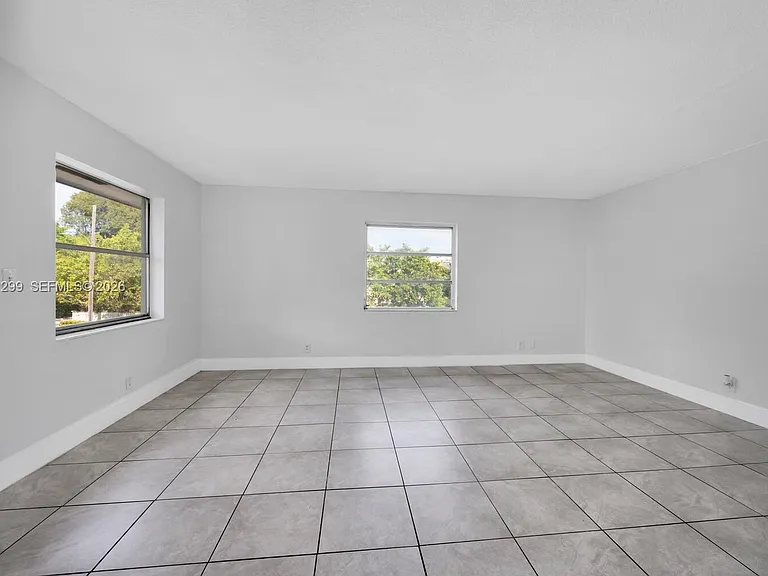 510 SE 12th Ct #6 — Photo 15