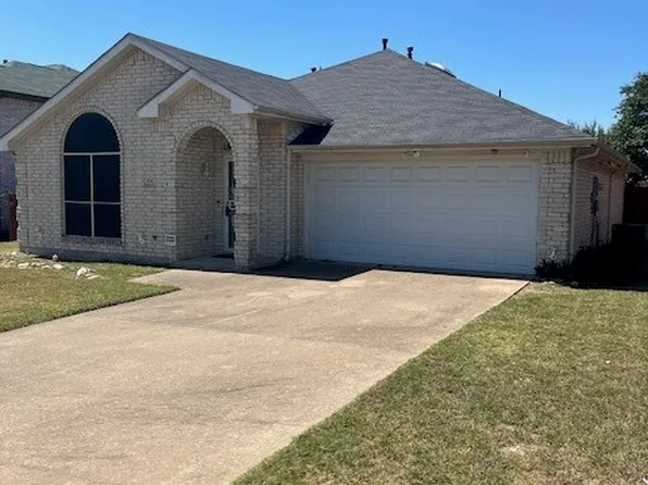 831 Parkside Dr, Cedar Hill, TX 75104