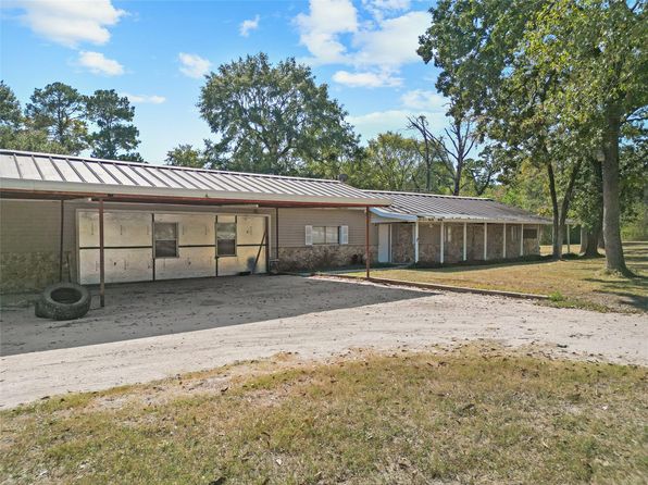 33 W Walnut Lake Dr, Huntsville, TX 77320