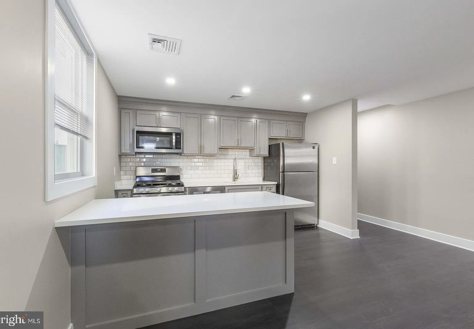 2 bed, 1.0 bath, $1,695 — Photo 3