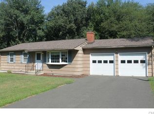 12 Settlers Ln, Sandy Hook, CT 06482