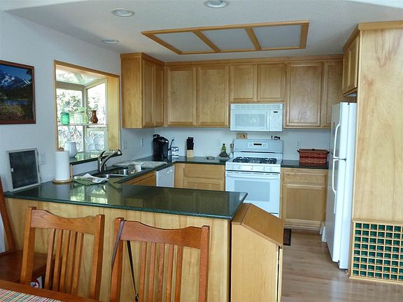 3rd image of 706 Pine Canyon Trl