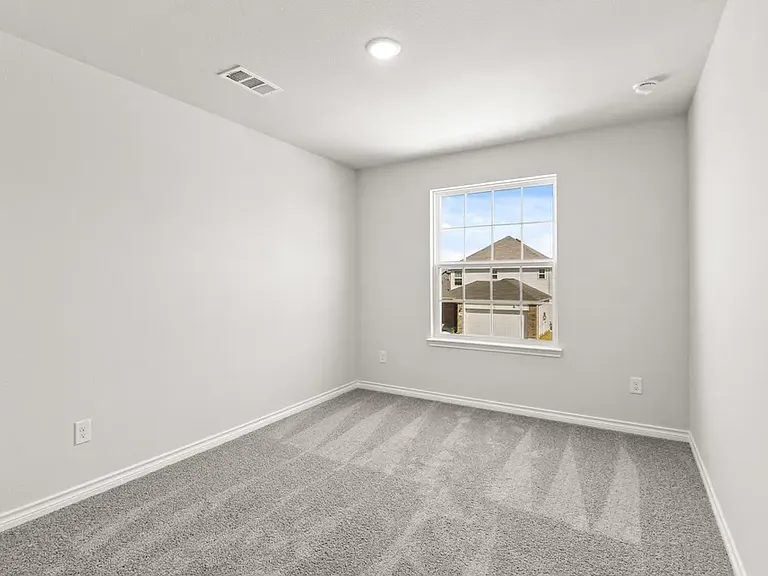 405 Sussex Dr — Photo 12