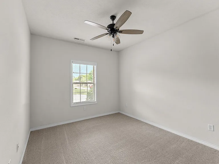 3001 W Cardinal St — Photo 11