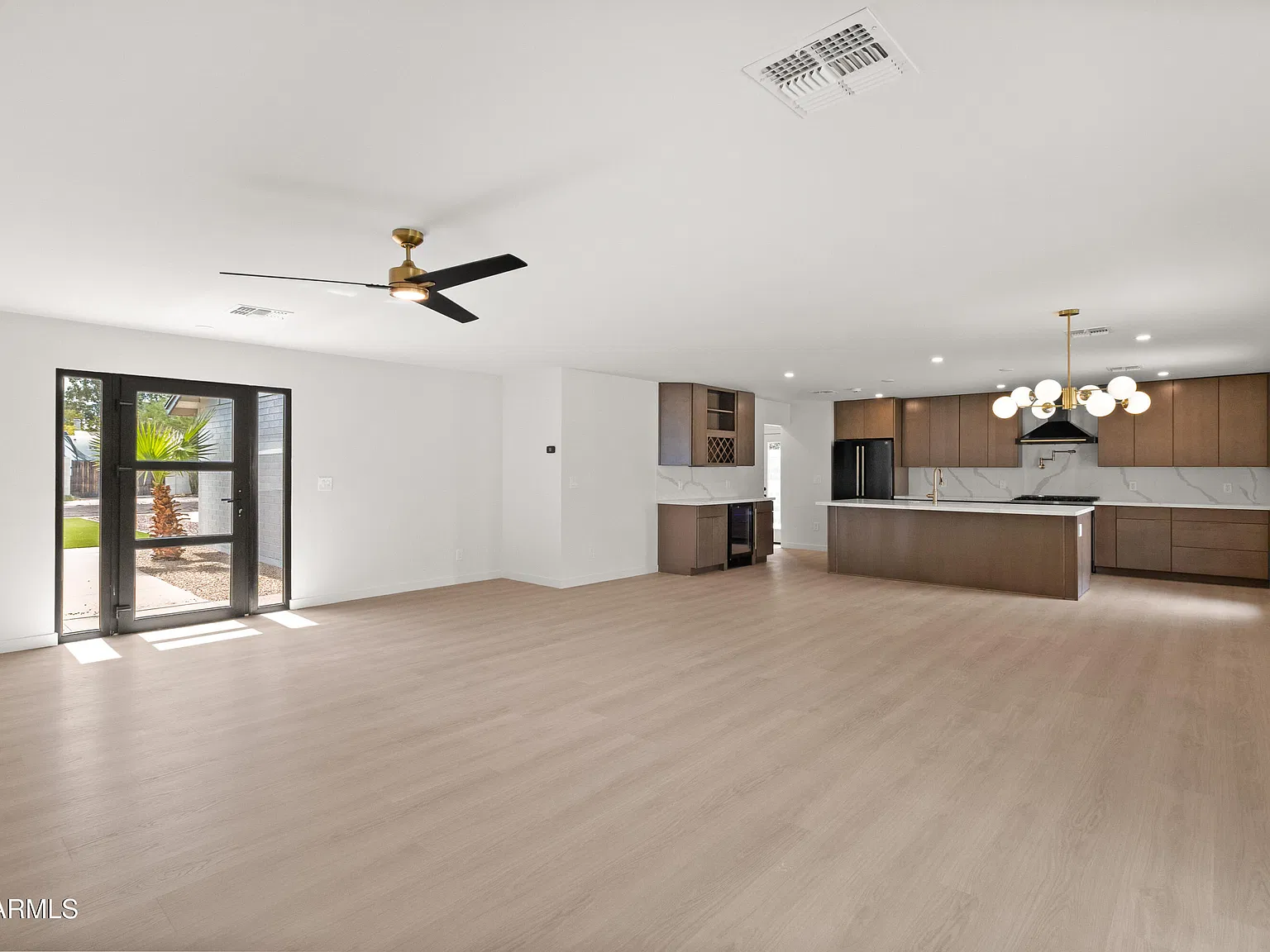4 bed, 3.0 bath, 2390 sqft, $4,950 — Photo 4