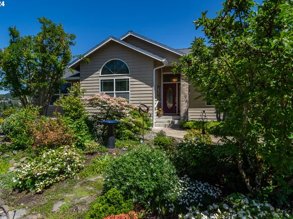 2330 NW Lila Ct, Roseburg, OR 97471