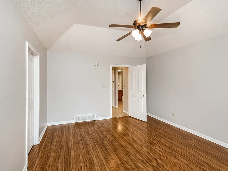 2350 Heather Rdg — Photo 10