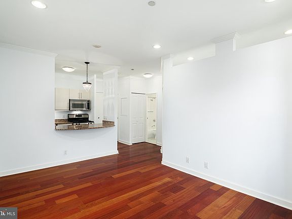 5th image of 219-29 S 18th St #1603