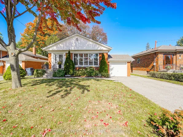 18 Nashland Ave, Toronto, ON M9B 2V4