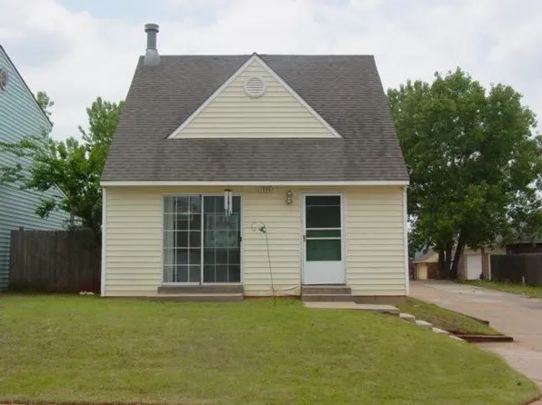 1936 Lariat Cir, Edmond, OK 73003