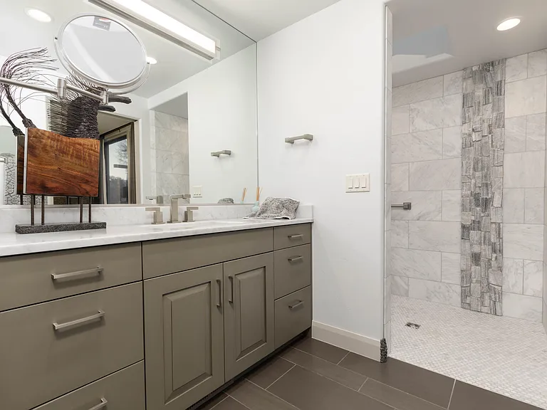 1353 W Lake Dr — Photo 13