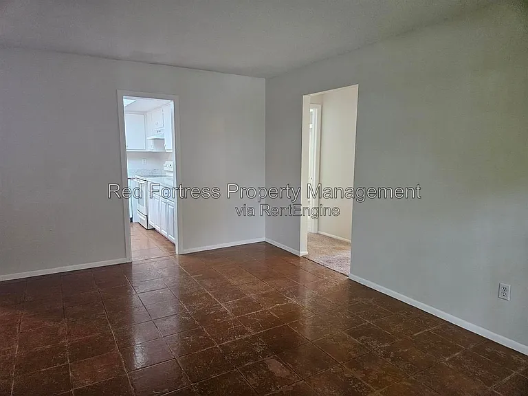 11 SE 20th Ct — Photo 5