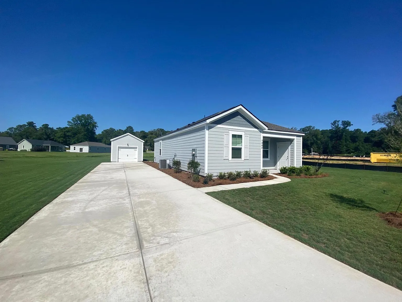 3 bed, 2.0 bath, 1256 sqft, $2,200 — Photo 3