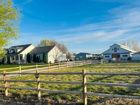 2675 Kings Way Dr, Homedale, ID 83628