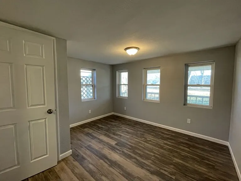 2675 E Commercial St — Photo 13