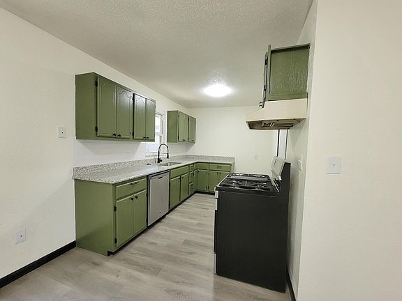 4th image of 814 Denison Dr