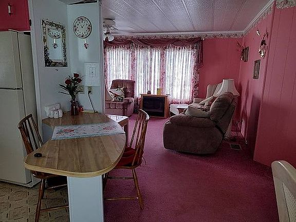 4th image of 3242 Country Ln