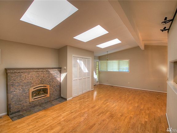 4th image of 1009 Eskridge Blvd SE