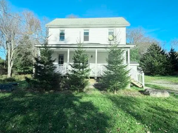 17 Tobyhanna Rd, Gouldsboro, PA 18424