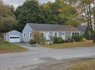 10 Mosman St, Searsport, ME 04974