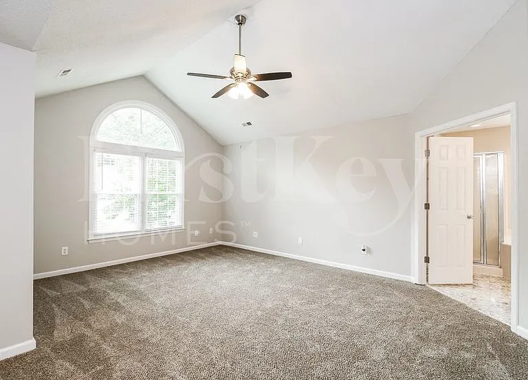 5386 Beechmont Dr — Photo 8