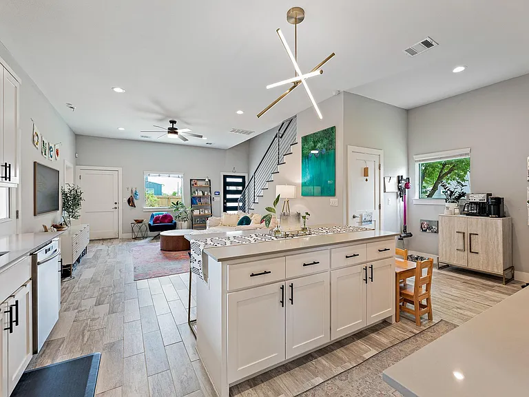 7600 Carver Ave #A — Photo 14
