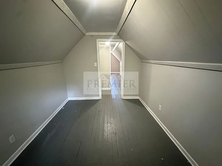 10005 E 53rd St — Photo 16