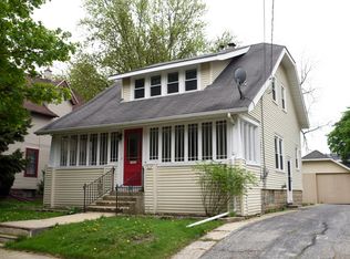 513 Beechwood Ave, Waukesha, WI 53186