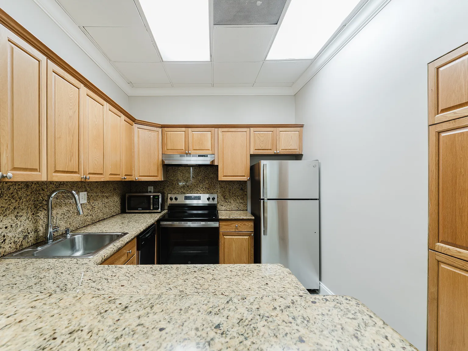 2 bed, 1000 sqft, $2,500 — Photo 4