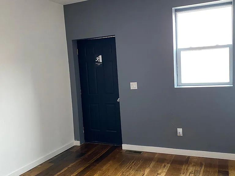 884 Oak St — Photo 19