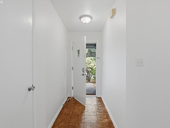 5th image of 3132 NW Norwood St