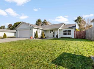 1725 Arlington Dr, Crescent City, CA 95531