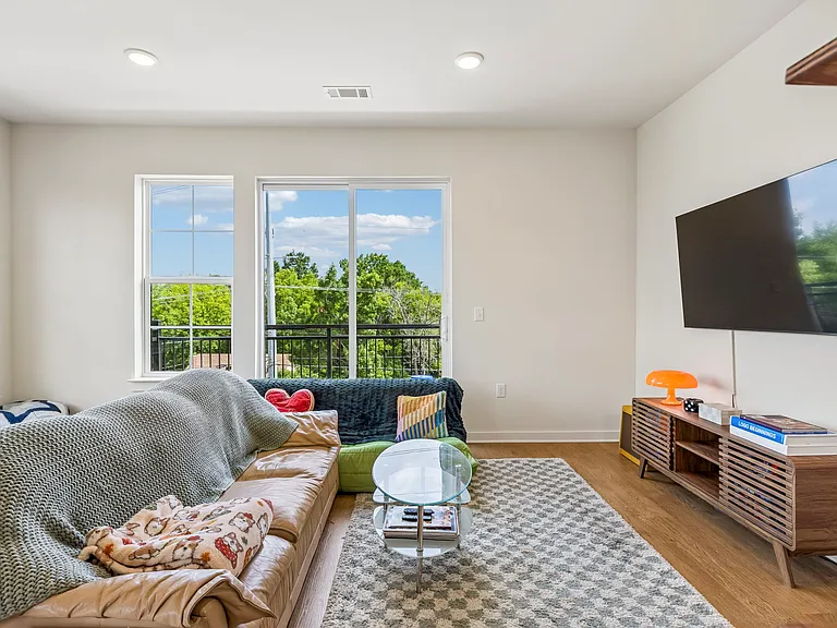 600 E Trinity Ln #208 — Photo 9