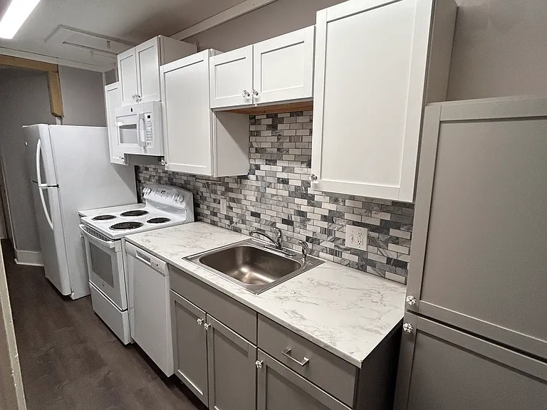 924 W Hill St — Photo 5