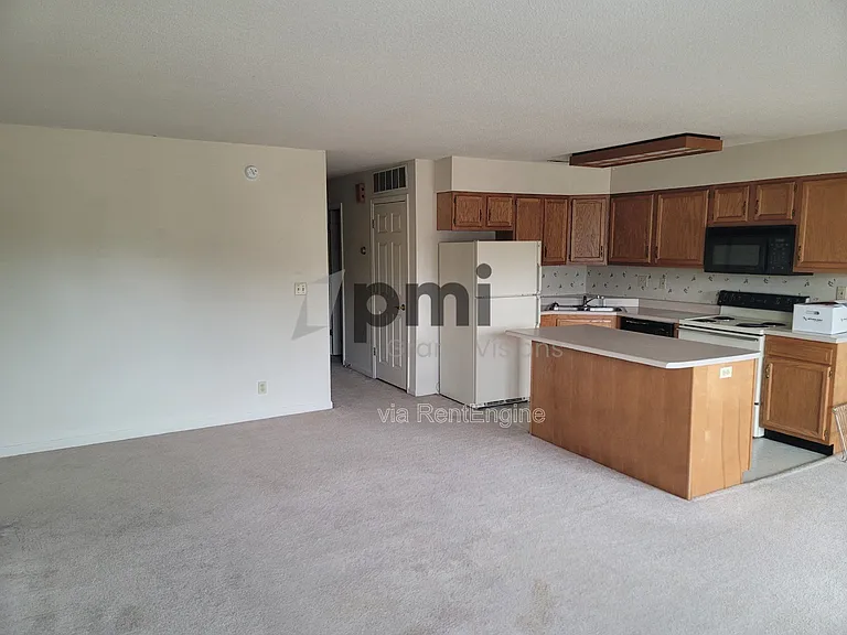 1306 Arthur Ave #8 — Photo 7